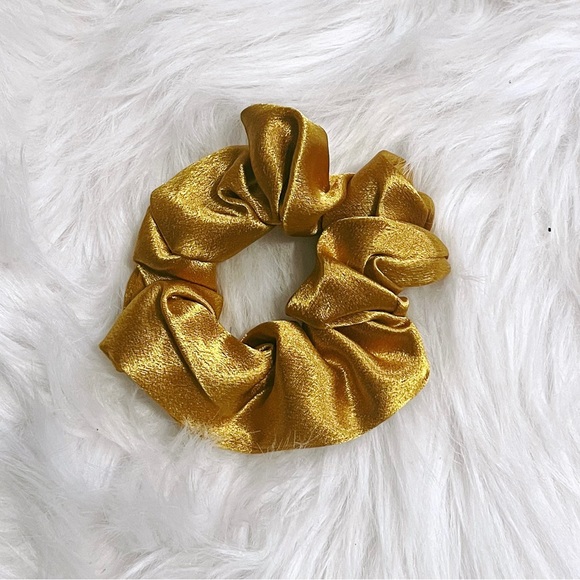 HANDMADE GOLD MULBERRY 6A GRADE SILK HAIR SCRUNCHIE - Picture 1 of 3
